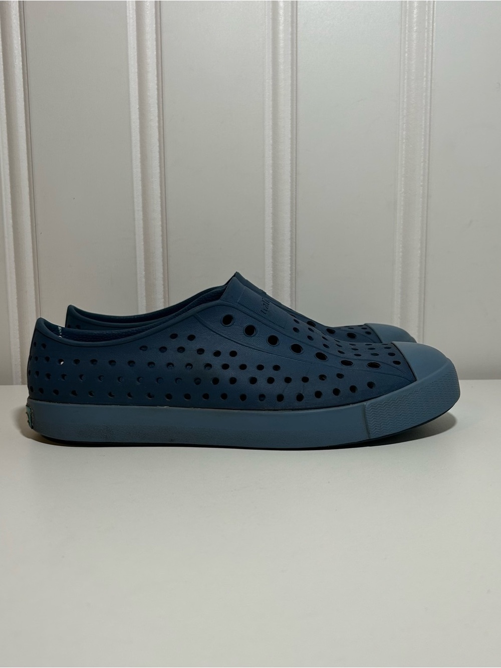Native Jefferson Slip-On Perforated kids Casual Sneakers in Blue